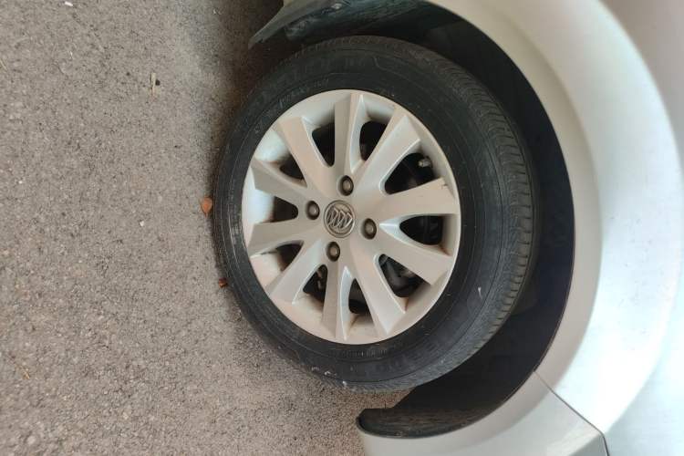 Used Buick Excelle 2013 1.5L Manual Luxury Model Right Front Wheel Hub