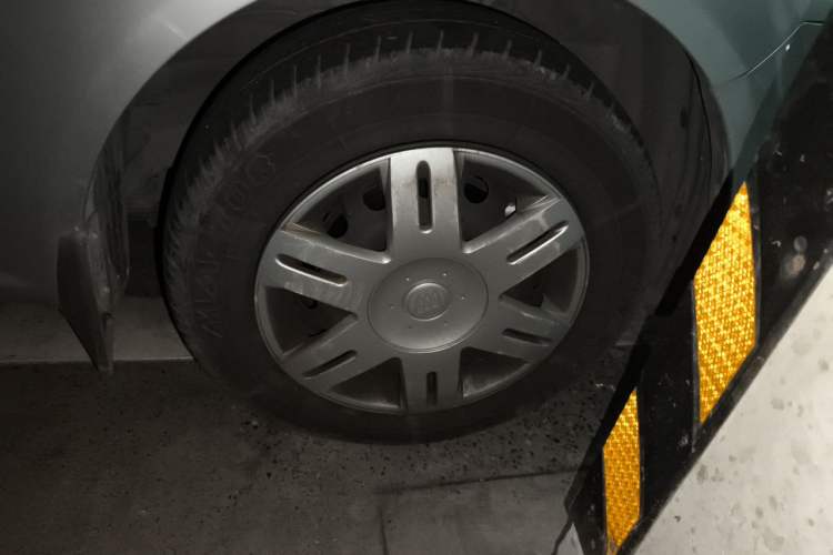 Used Buick Excelle 2013 1.5L Automatic Classic Model Right Front Wheel Hub