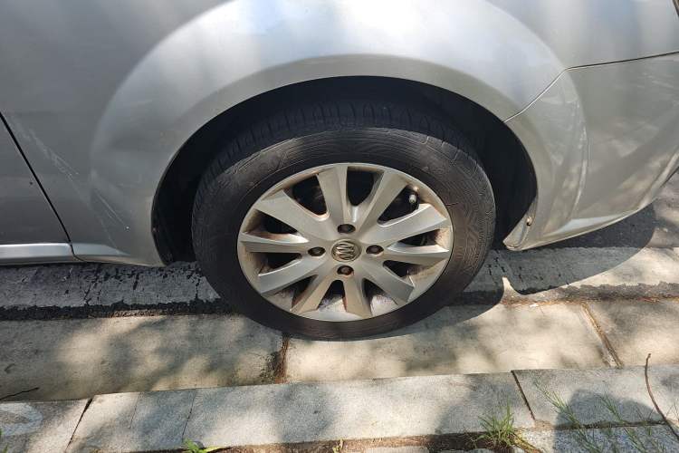 Used Buick Excelle 2013 1.5L Manual Luxury Model Right Front Wheel Hub
