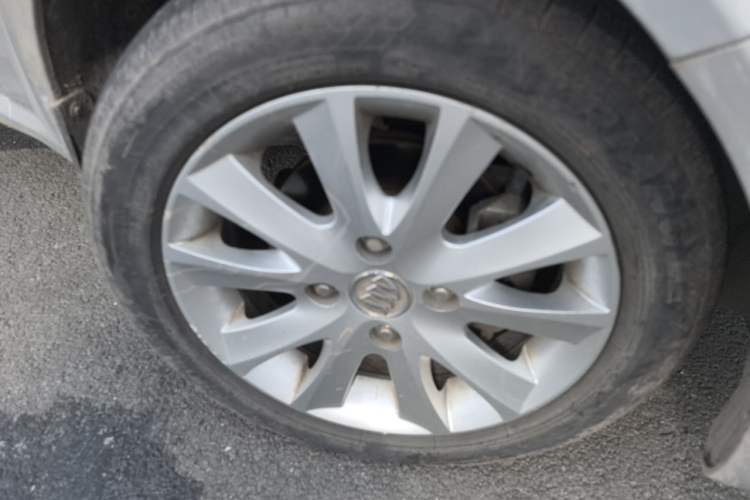 Used Buick Excelle 2013 1.5L Manual Luxury Model Right Front Wheel Hub