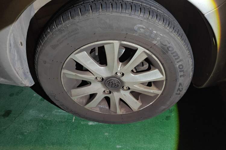 Used Buick Excelle 2013 1.5L Automatic Classic Model Right Front Wheel Hub