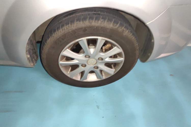 Used Buick Excelle 2013 1.5L Automatic Classic Model Right Front Wheel Hub