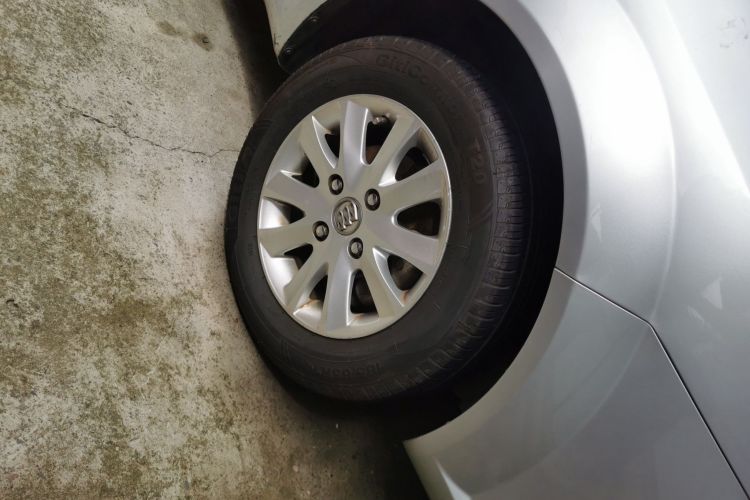 Used Buick Excelle 2013 1.5L Automatic Classic Model Right Front Wheel Hub