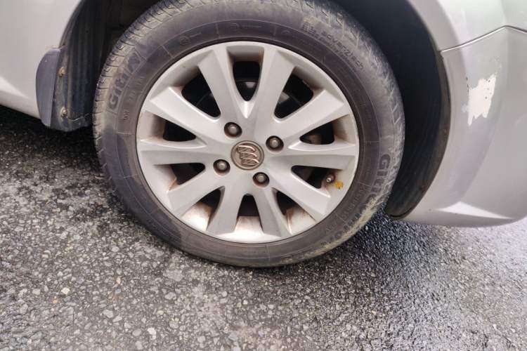 Used Buick Excelle 2013 1.5L Automatic Luxury Model Right Front Wheel Hub
