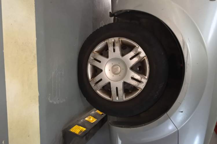 Used Buick Excelle 2013 1.5L Automatic Classic Model Right Front Wheel Hub