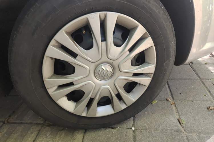 Used Buick Excelle 2013 1.5L Automatic Classic Model Right Front Wheel Hub