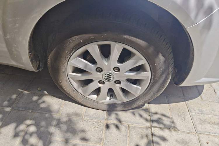 Used Buick Excelle 2013 1.5L Automatic Classic Model Right Front Wheel Hub