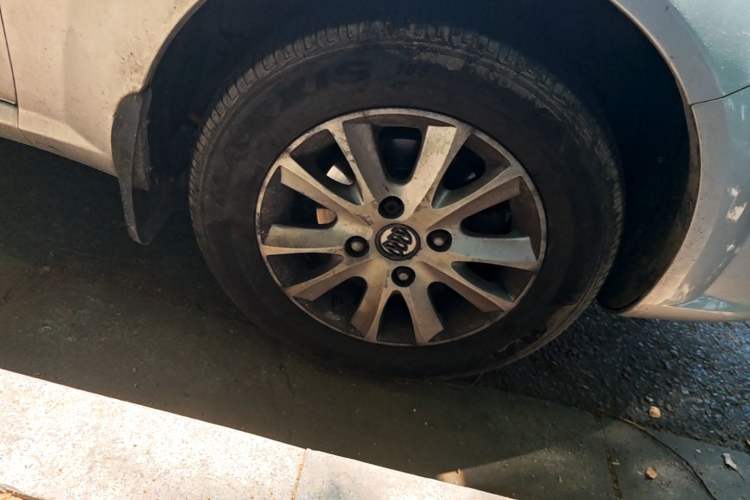 Used Buick Excelle 2013 1.5L Automatic Classic Model Right Front Wheel Hub