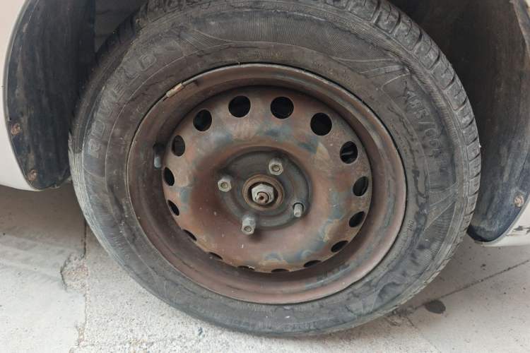 Used Buick Excelle 2013 1.5L Manual Classic Model Right Front Wheel Hub