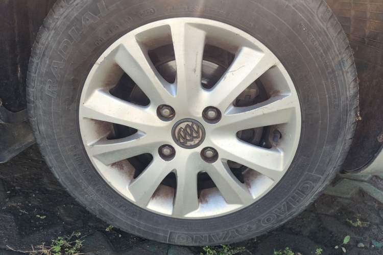 Used Buick Excelle 2013 1.5L Automatic Classic Model Right Front Wheel Hub