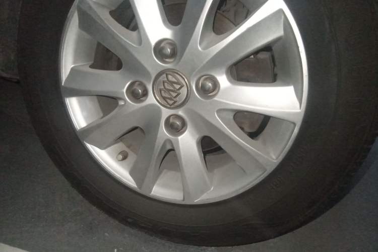 Used Buick Excelle 2013 1.5L Automatic Classic Model Right Front Wheel Hub