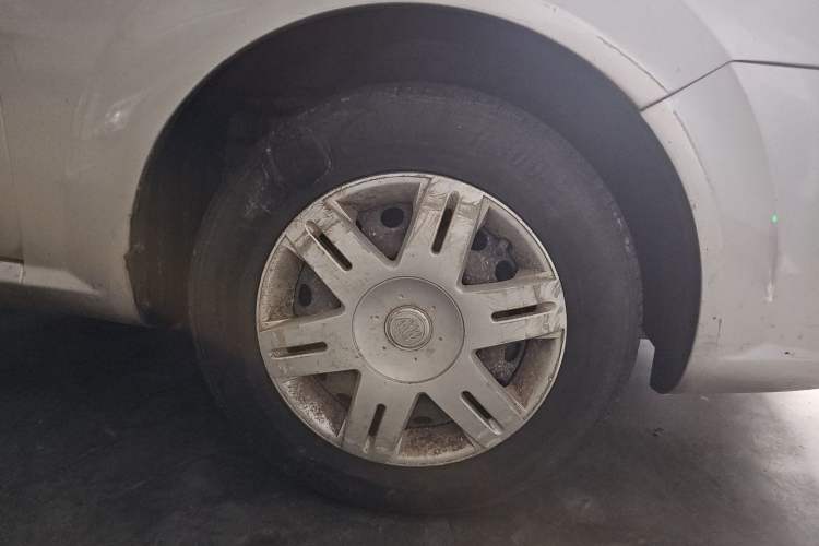 Used Buick Excelle 2013 1.5L Automatic Classic Model Right Front Wheel Hub