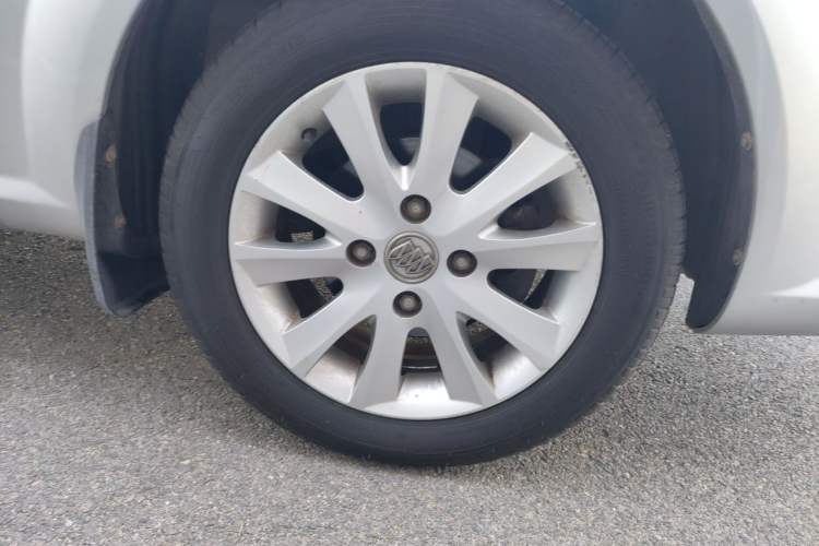Used Buick Excelle 2013 1.5L Manual Luxury Model Right Front Wheel Hub