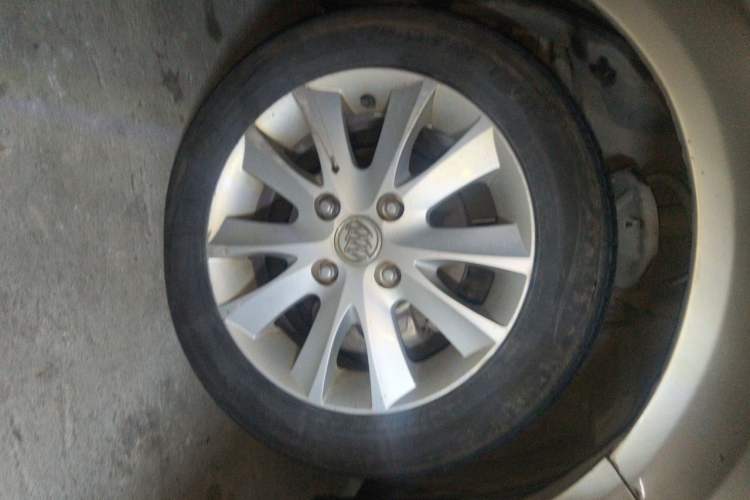 Used Buick Excelle 2013 1.5L Automatic Luxury Model Right Front Wheel Hub