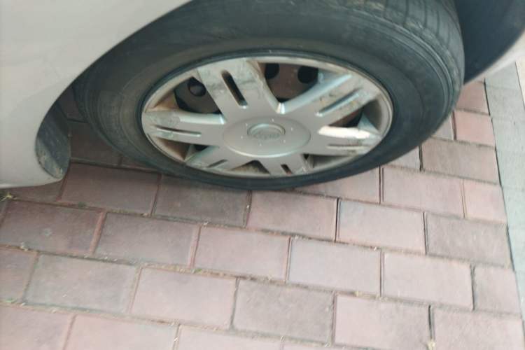 Used Buick Excelle 2013 1.5L Automatic Classic Model Right Front Wheel Hub