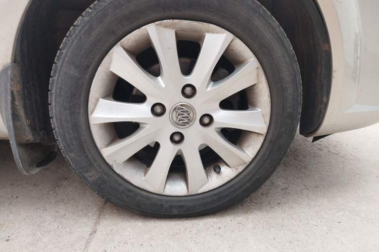 Used Buick Excelle 2013 1.5L Automatic Luxury Model Right Front Wheel Hub