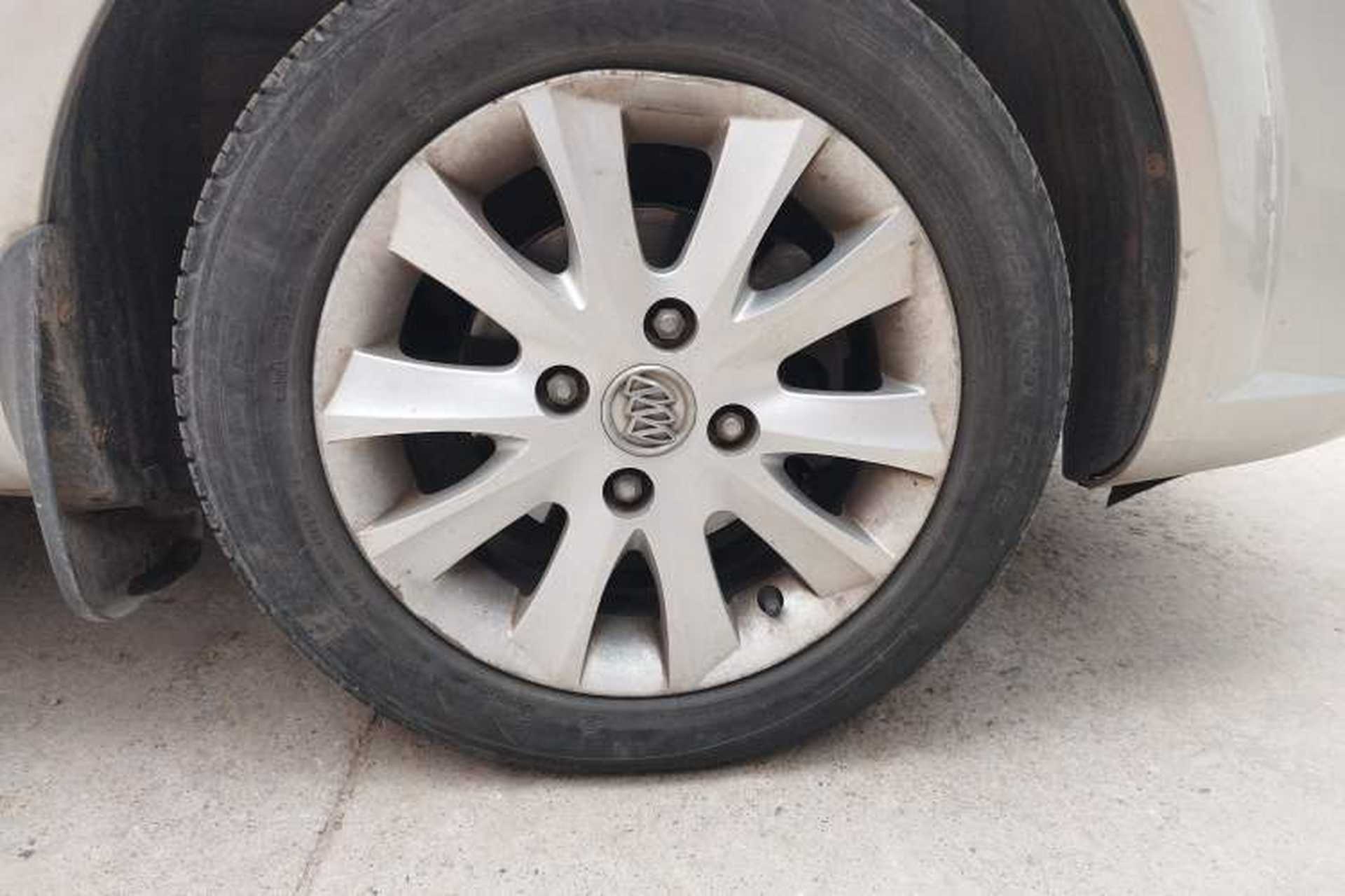 Used Buick Excelle 2013 1.5L Automatic Luxury Model Right Front Wheel Hub