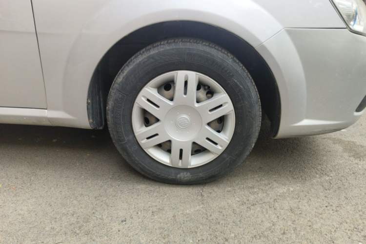 Used Buick Excelle 2013 1.5L Automatic Classic Model Right Front Wheel Hub