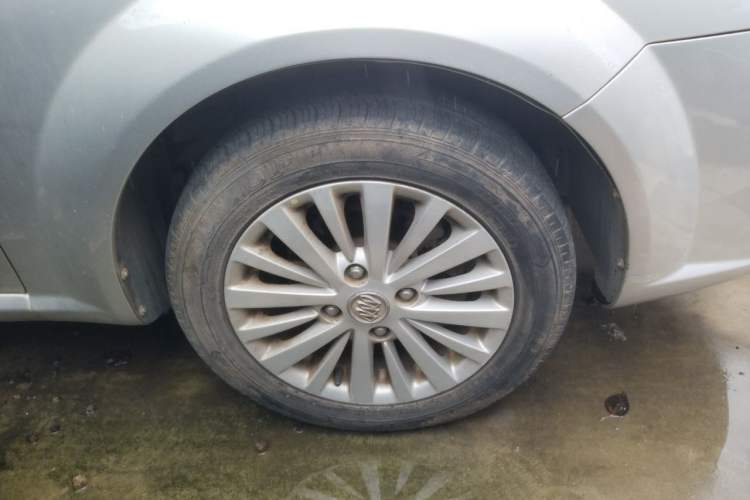 Used Buick Excelle 2013 1.5L Manual Classic Model Right Front Wheel Hub