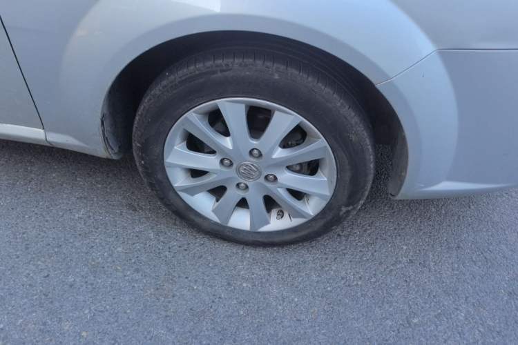 Used Buick Excelle 2013 1.5L Manual Luxury Model Right Front Wheel Hub