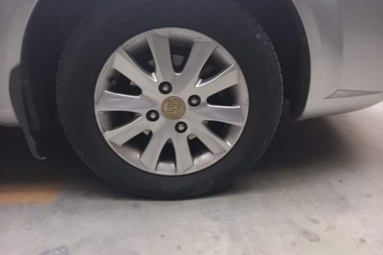 Used Buick Excelle 2013 1.5L Automatic Classic Model Right Front Wheel Hub