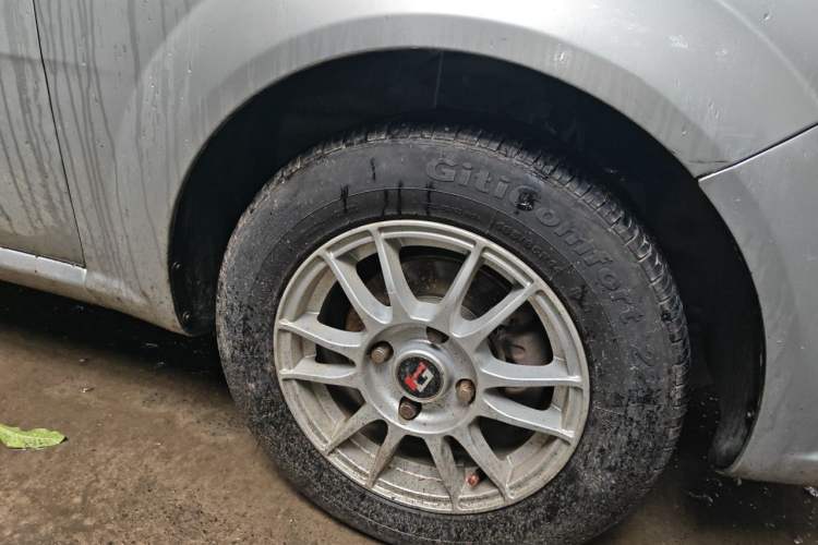 Used Buick Excelle 2013 1.5L Automatic Classic Model Right Front Wheel Hub