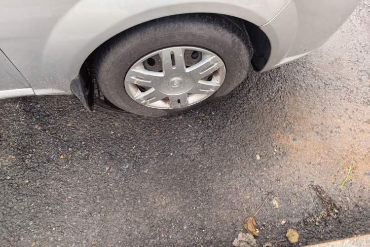 Used Buick Excelle 2013 1.5L Automatic Classic Model Right Front Wheel Hub