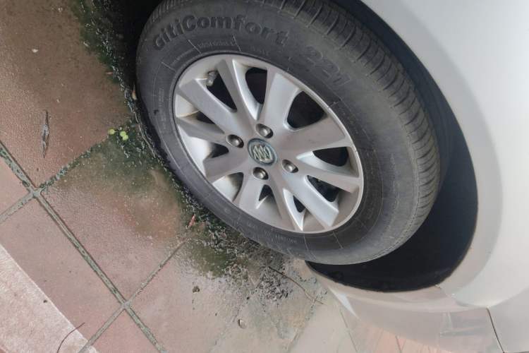 Used Buick Excelle 2013 1.5L Automatic Classic Model Right Front Wheel Hub