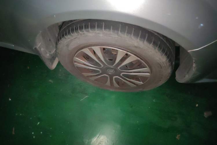 Used Buick Excelle 2013 1.5L Automatic Classic Model Right Front Wheel Hub