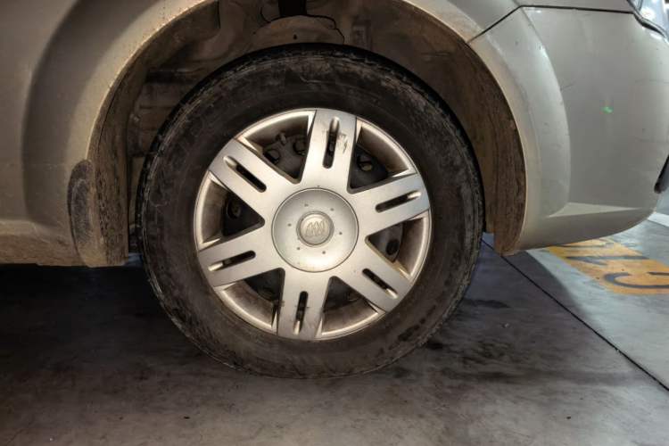 Used Buick Excelle 2013 1.5L Manual Luxury Model Right Front Wheel Hub