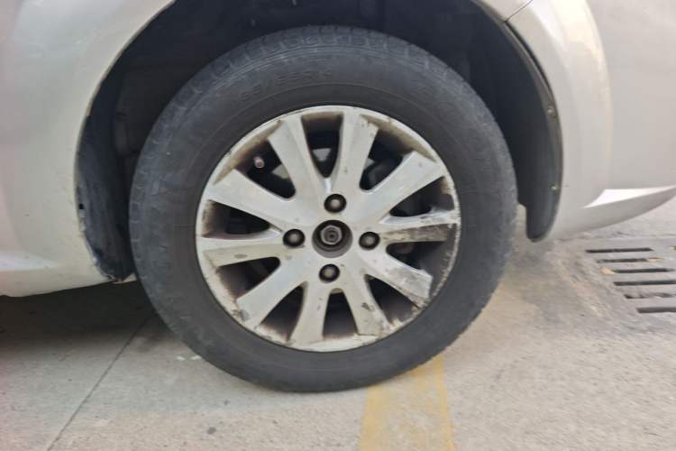 Used Buick Excelle 2013 1.5L Automatic Classic Model Right Front Wheel Hub