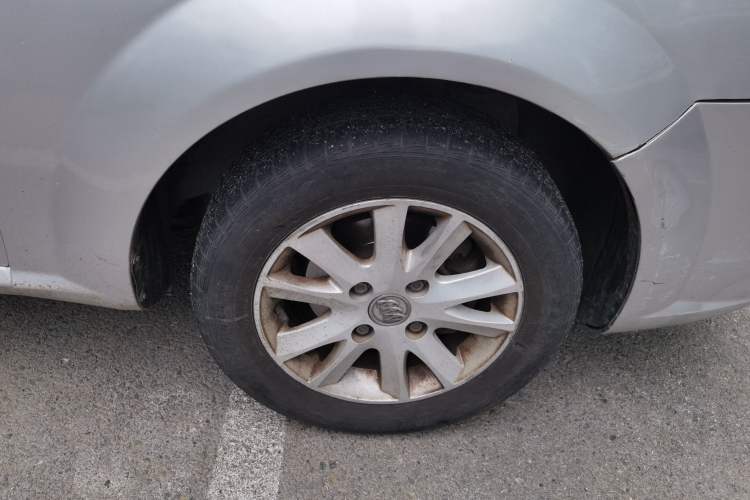 Used Buick Excelle 2013 1.5L Automatic Classic Model Right Front Wheel Hub