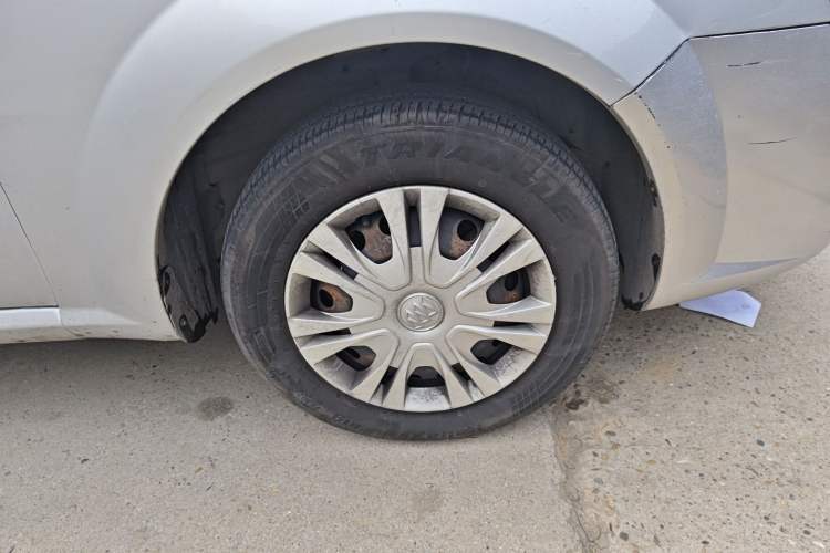 Used Buick Excelle 2013 1.5L Automatic Classic Model Right Front Wheel Hub