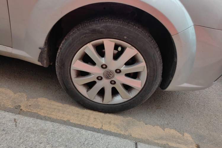 Used Buick Excelle 2013 1.5L Manual Luxury Model Right Front Wheel Hub