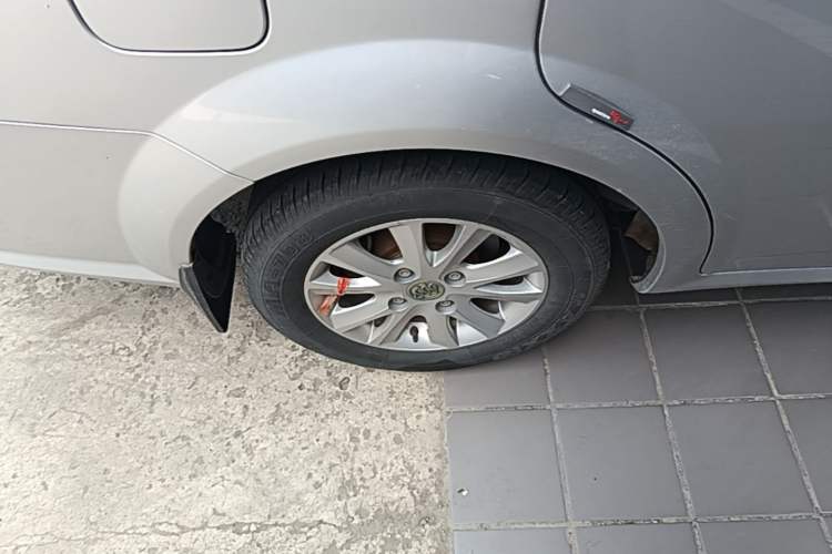 Used Buick Excelle 2013 1.5L Manual Classic Model Right Rear Wheel Hub