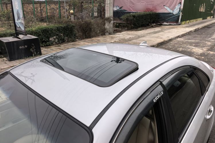 Used Buick Excelle 2013 1.5L Manual Classic Model Roof