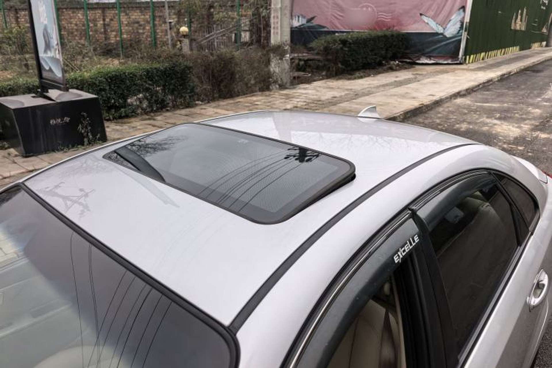 Used Buick Excelle 2013 1.5L Manual Classic Model Roof