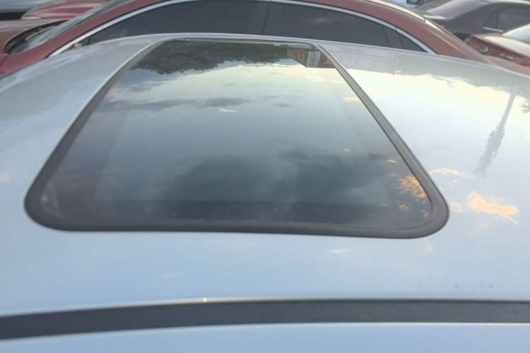 Used Buick Excelle 2013 1.5L Automatic Luxury Model Roof