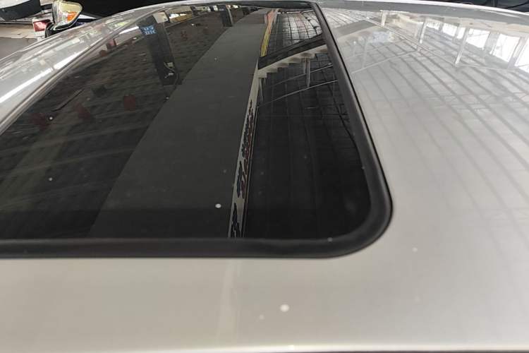 Used Buick Excelle 2013 1.5L Automatic Luxury Model Roof