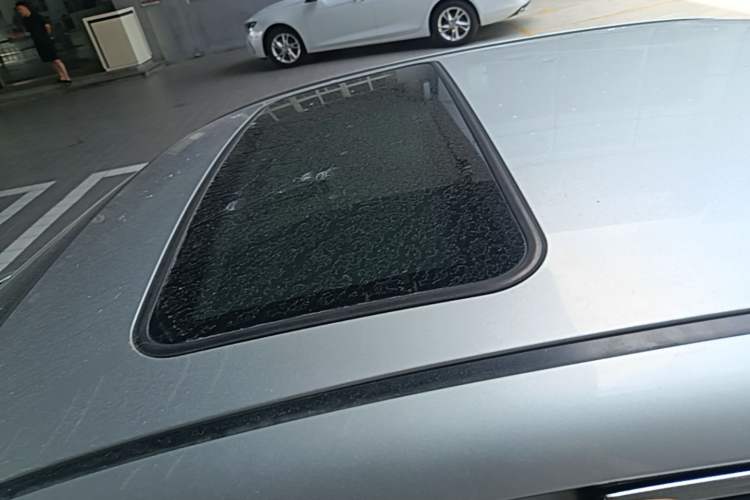 Used Buick Excelle 2013 1.5L Manual Classic Model Roof