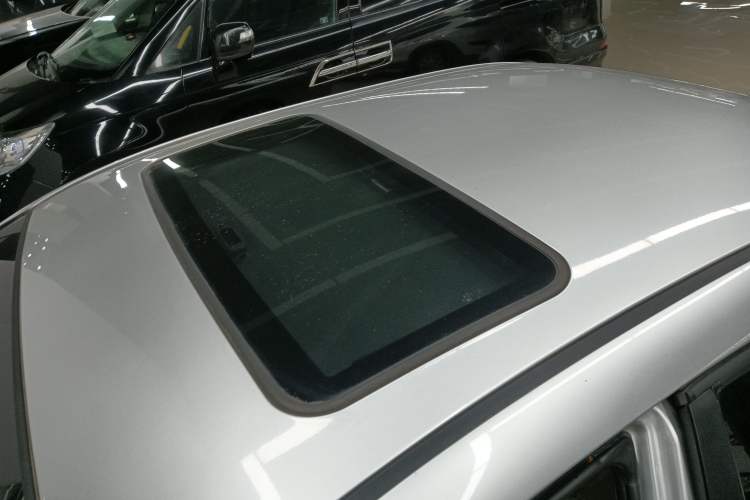 Used Buick Excelle 2013 1.5L Automatic Luxury Model Roof
