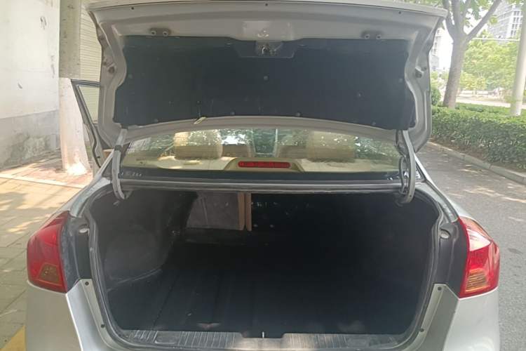 Used Buick Excelle 2013 1.5L Manual Classic Model Trunk