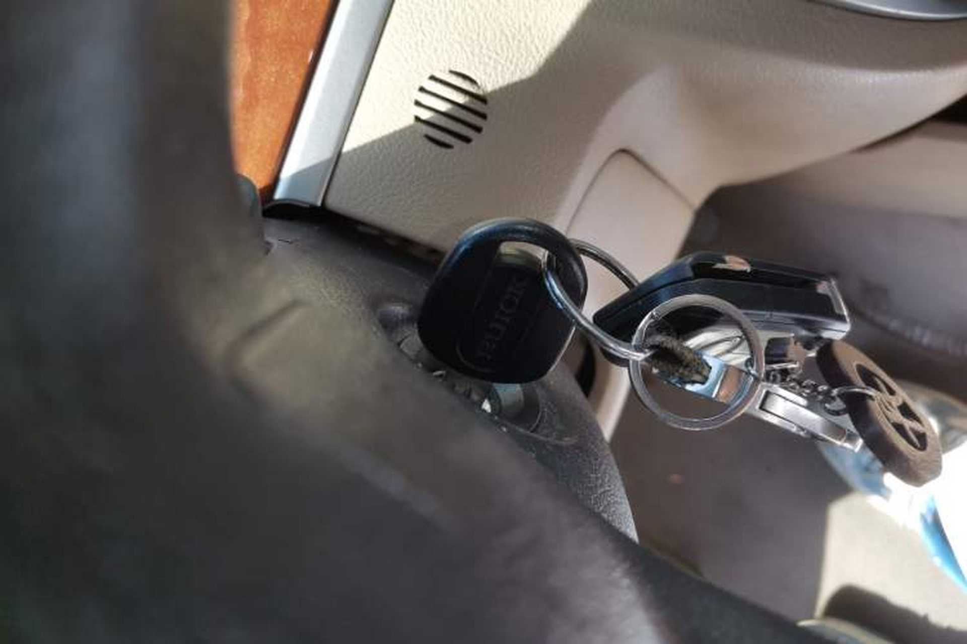 Used Buick Excelle 2013 1.5L Manual Luxury Model Vehicle Key