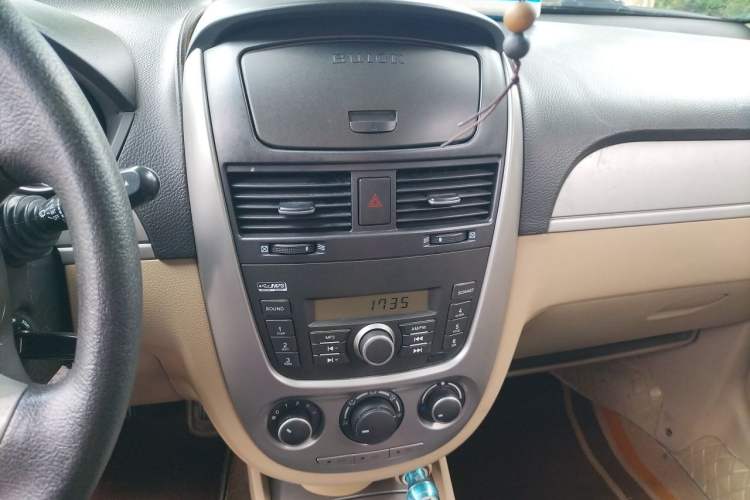Used Buick Excelle 2013 1.5L Manual Classic Model Audio And AC Panel
