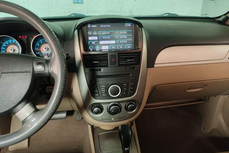 Used Buick Excelle 2013 1.5L Automatic Classic Model Audio And AC Panel