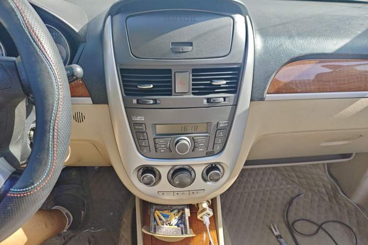 Used Buick Excelle 2013 1.5L Manual Luxury Model Audio And AC Panel