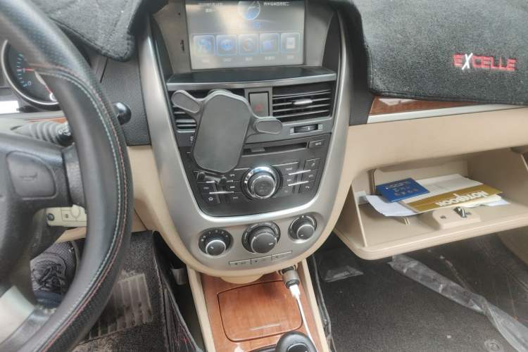 Used Buick Excelle 2013 1.5L Manual Luxury Model Audio And AC Panel