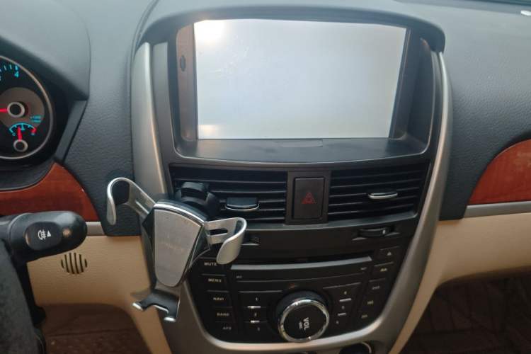 Used Buick Excelle 2013 1.5L Manual Luxury Model Audio And AC Panel