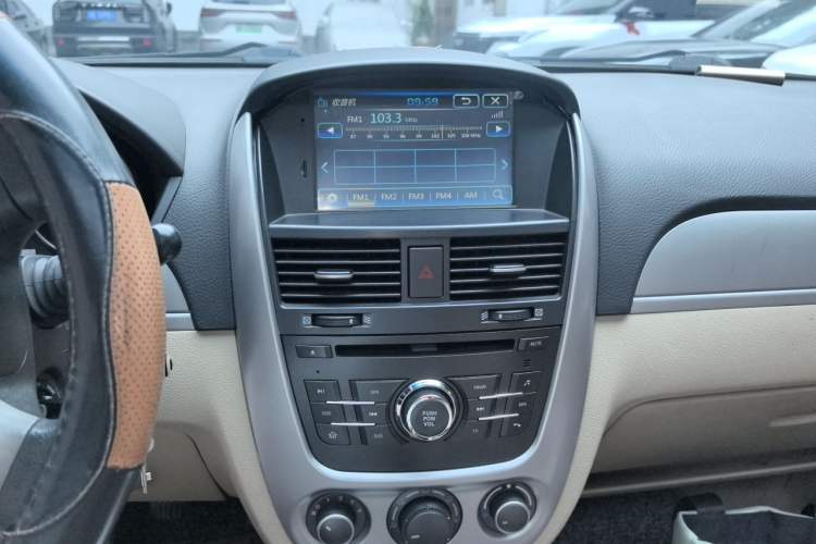 Used Buick Excelle 2013 1.5L Manual Classic Model Audio And AC Panel