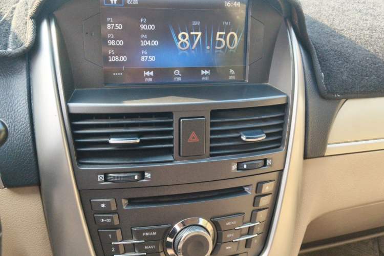 Used Buick Excelle 2013 1.5L Automatic Classic Model Audio And AC Panel